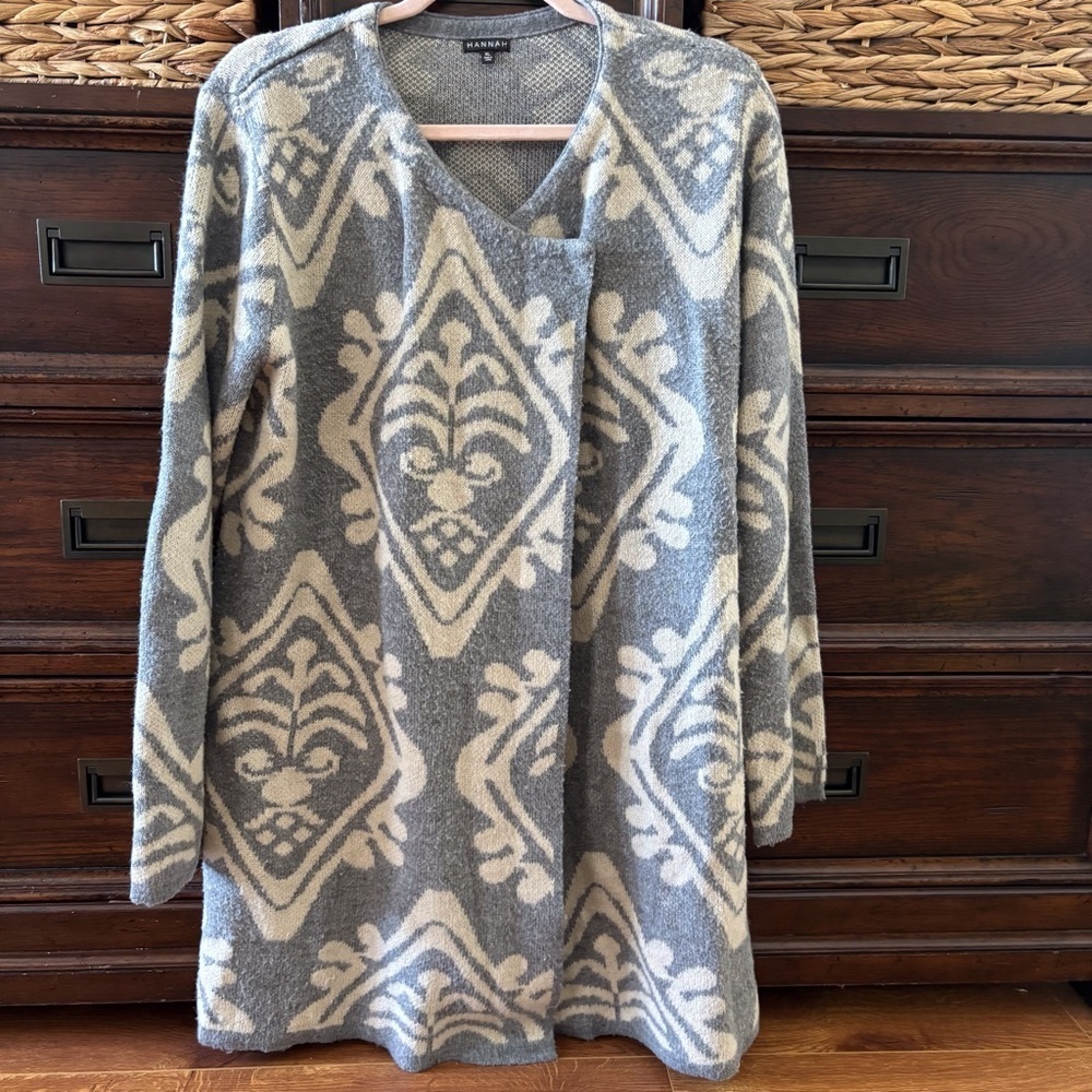 Hannah gray & cream patterned knitted sweater coat in size XL